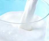 カルシウム豊富な牛乳