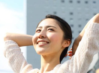 マヌカハニーや高麗人参で生き生きと元気な女性