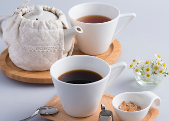 「マヌカハニー高麗人参」を混ぜたコーヒーや紅茶